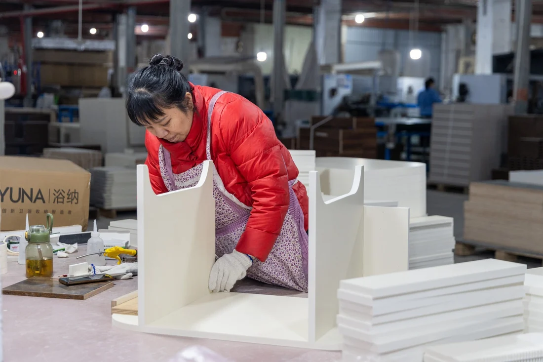 Dlinxcy factory cabinet assembly line